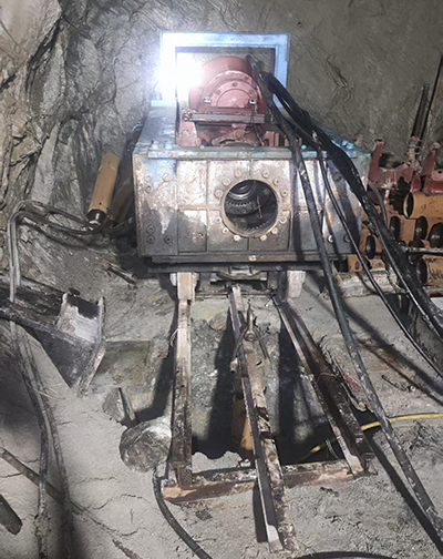 直徑1.5米 深度89米溜渣井貫通